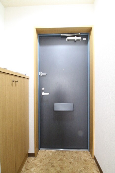 物件内観写真2　(玄関)