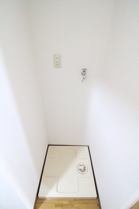 物件内観写真11　(洗濯機置場)