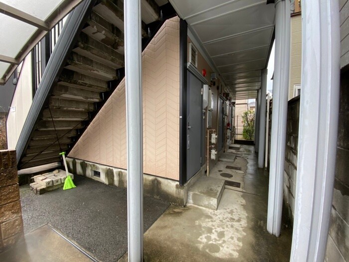 物件外観写真2　(エントランス部分)