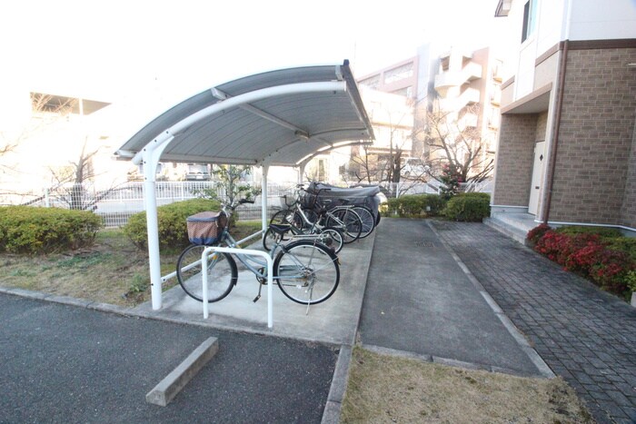 物件外観写真4　(駐輪場)