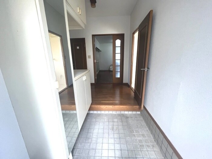 物件内観写真5　(玄関)