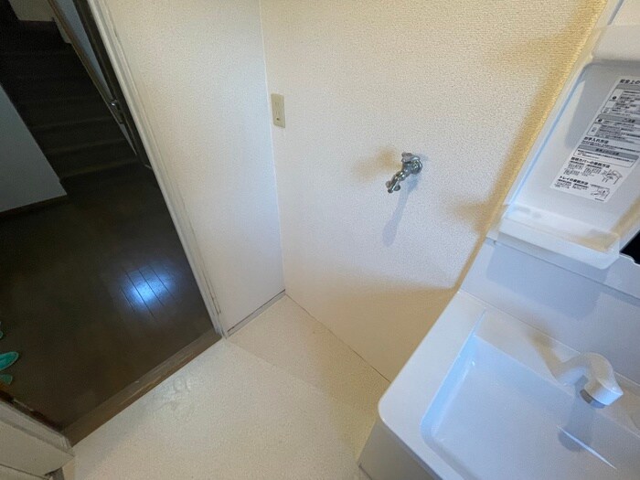 物件内観写真18　(洗濯機置場)