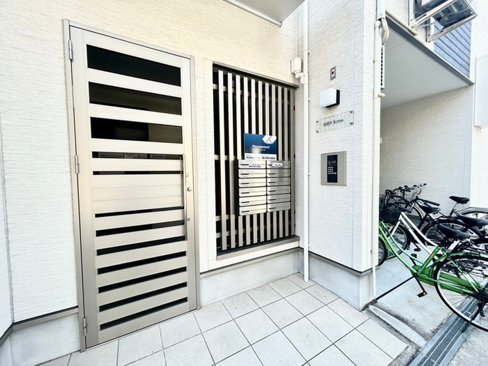 物件外観写真3　(エントランス部分)