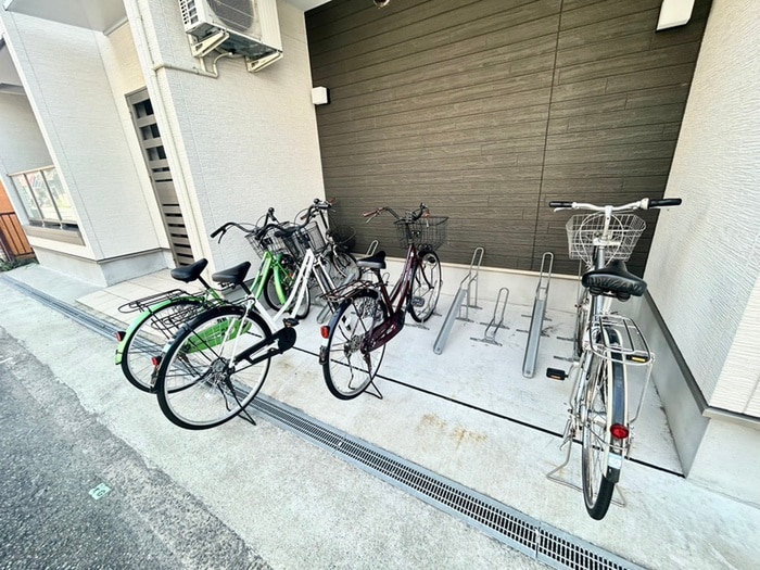 物件外観写真5　(駐輪場)
