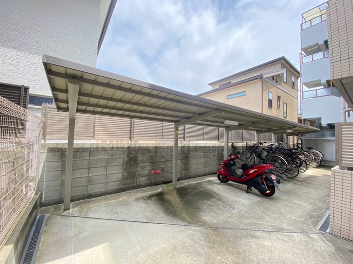 物件外観写真6　(駐輪場)