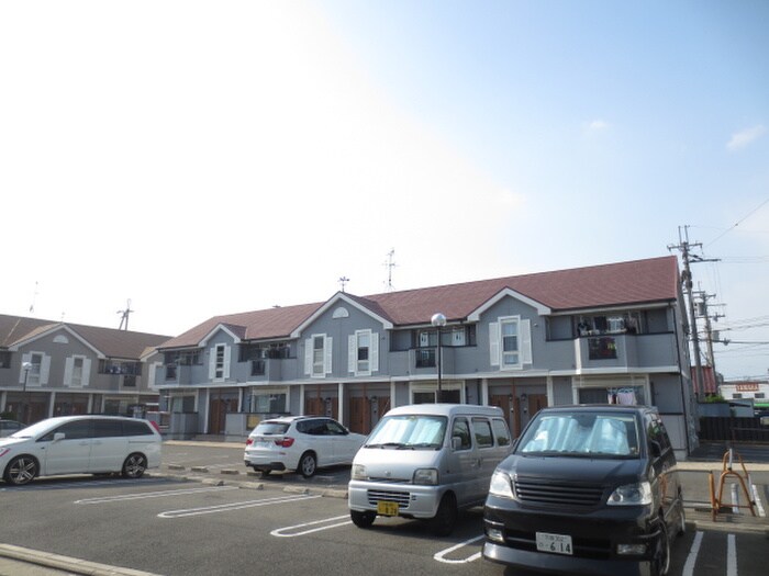 物件外観写真3　(駐車場)