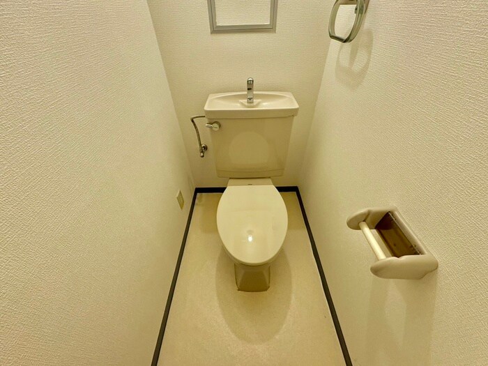 物件内観写真8　(トイレ)