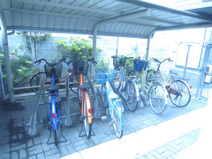 物件外観写真3　(駐輪場)