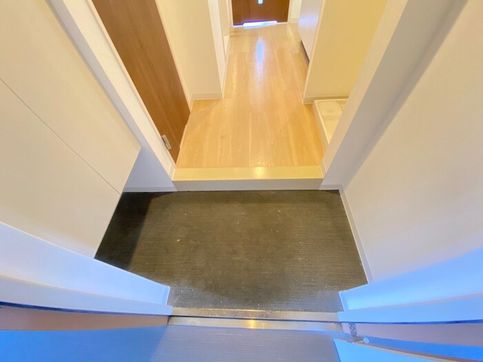 物件内観写真18　(玄関)