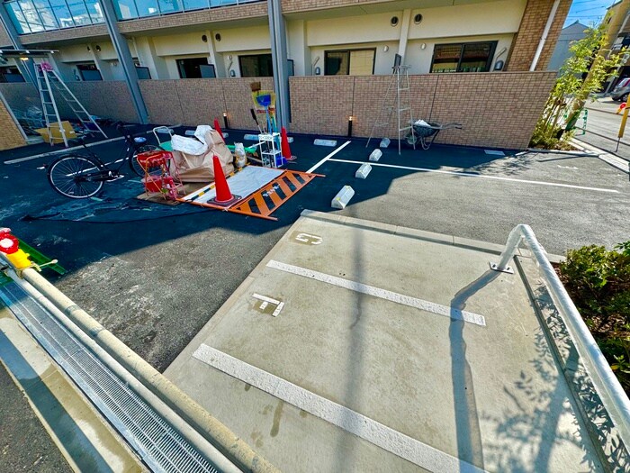 物件外観写真5　(駐車場)