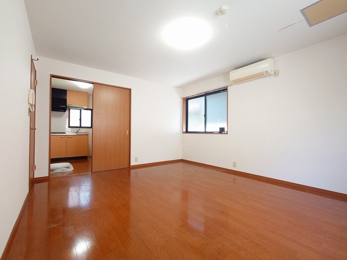 物件内観写真2　(居室)