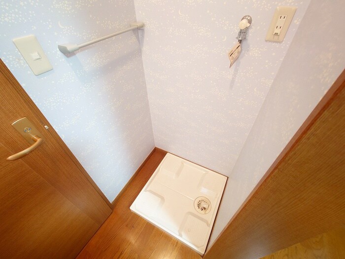 物件内観写真6　(洗濯機置場)