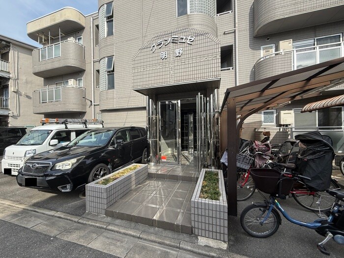 物件外観写真3　(エントランス部分)