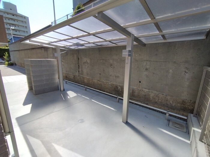 物件外観写真3　(駐輪場)