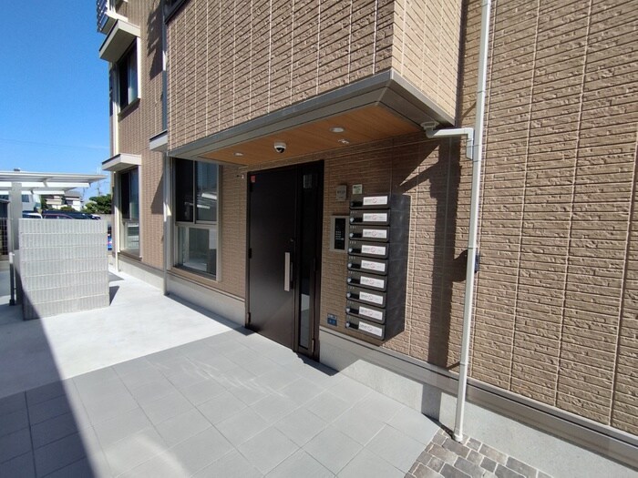 物件外観写真4　(エントランス部分)