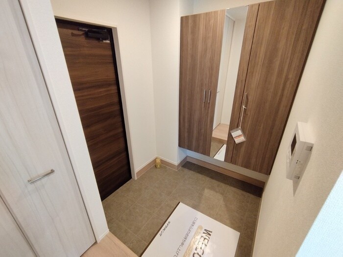 物件内観写真14　(玄関)
