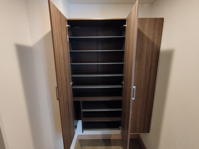 物件内観写真15　(靴箱)