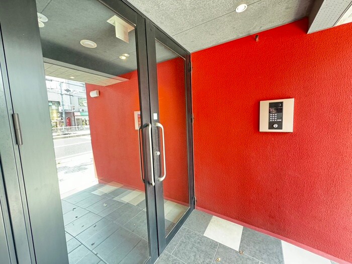 物件外観写真4　(エントランス部分)