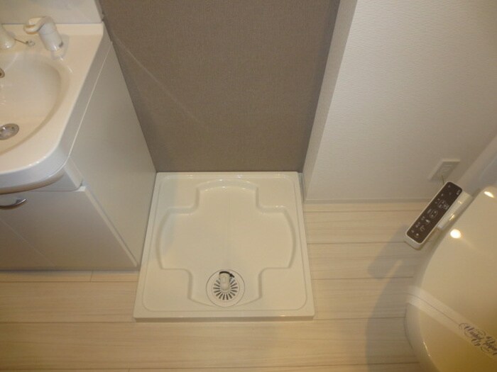 物件内観写真10　(洗濯機置場)