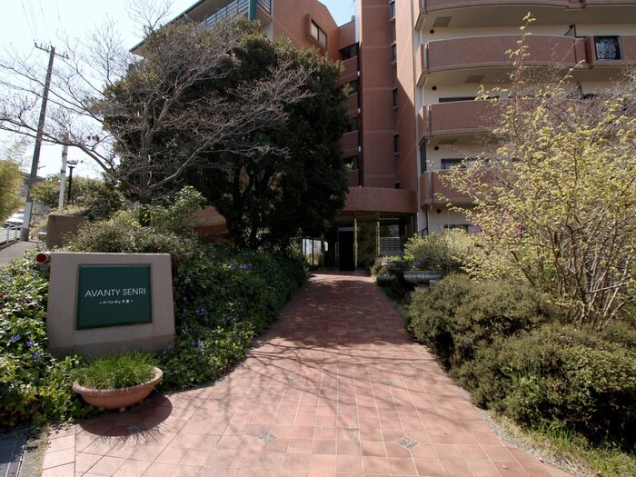 物件外観写真2　(エントランス部分)