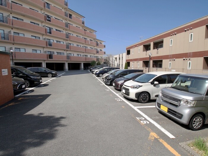 物件外観写真5　(駐車場)