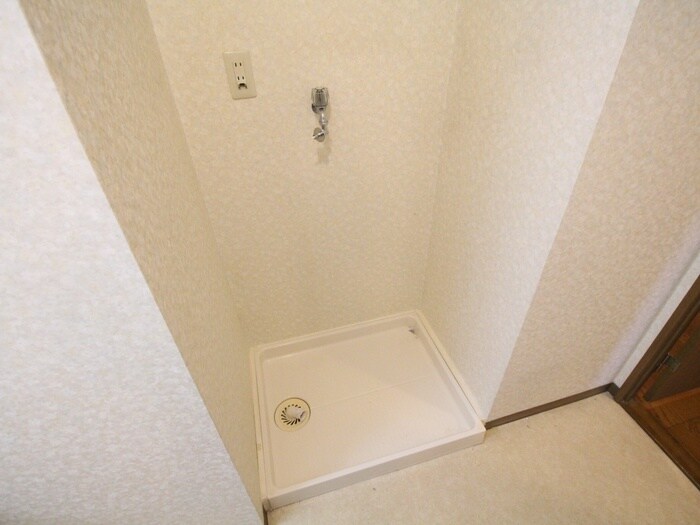 物件内観写真18　(洗濯機置場)