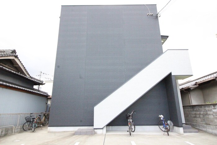 物件外観写真3　(駐車場)