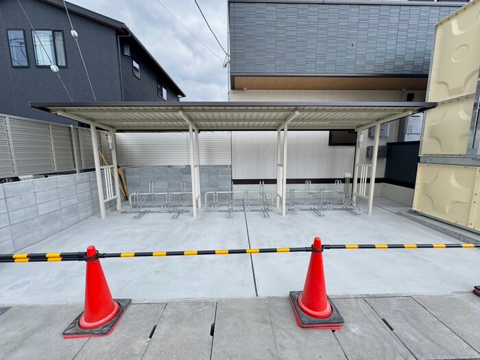物件外観写真4　(駐輪場)