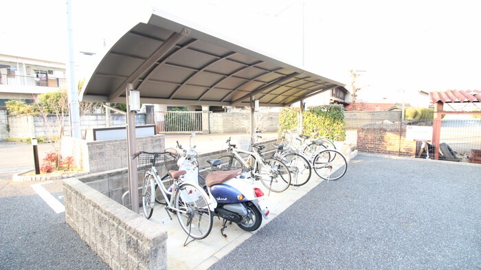 物件外観写真5　(駐輪場)