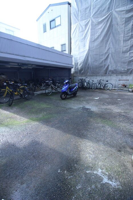 物件外観写真4　(駐輪場)