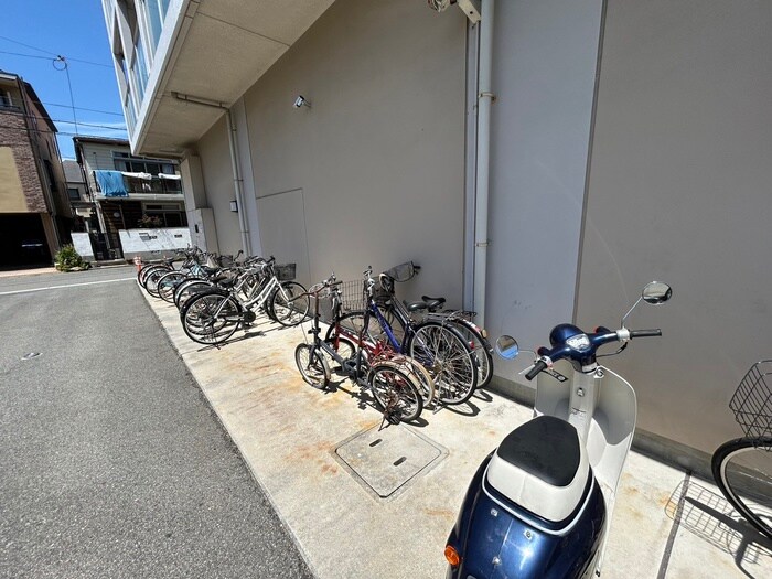 物件外観写真4　(駐輪場)