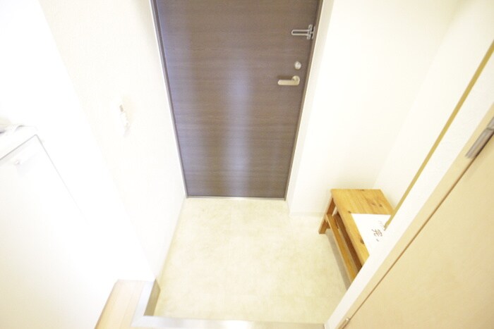 物件内観写真16　(玄関)