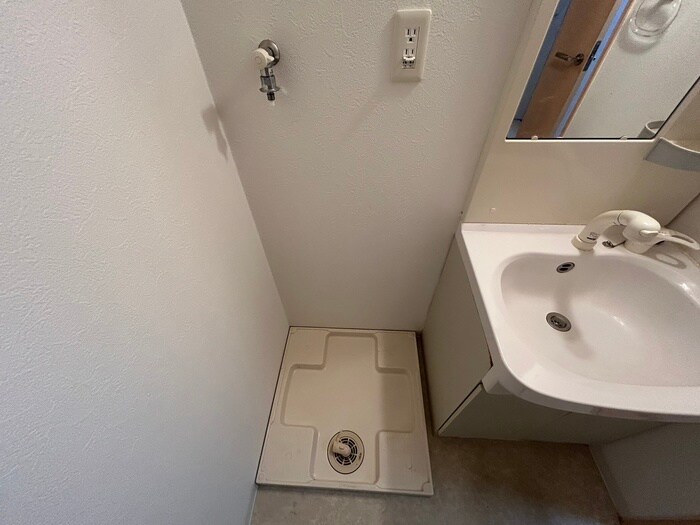 物件内観写真18　(洗濯機置場)