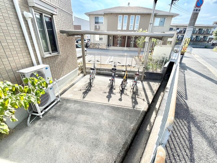 物件外観写真6　(駐輪場)