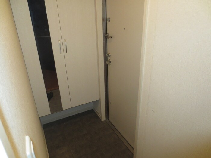 物件内観写真11　(玄関)