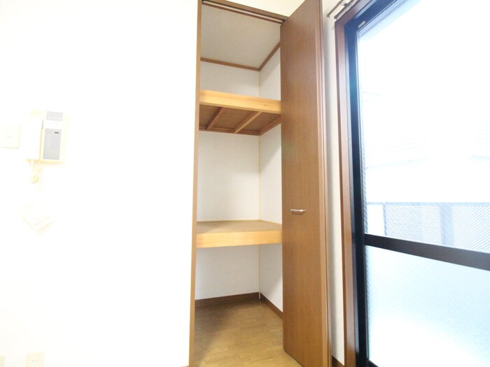 物件内観写真12　(収納)