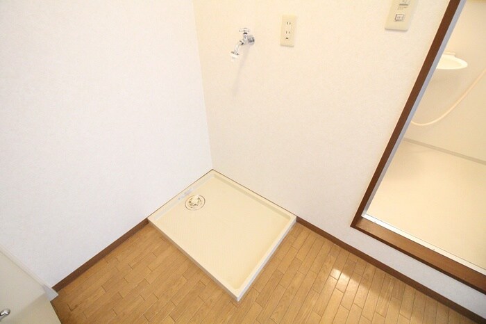 物件内観写真12　(洗濯機置場)