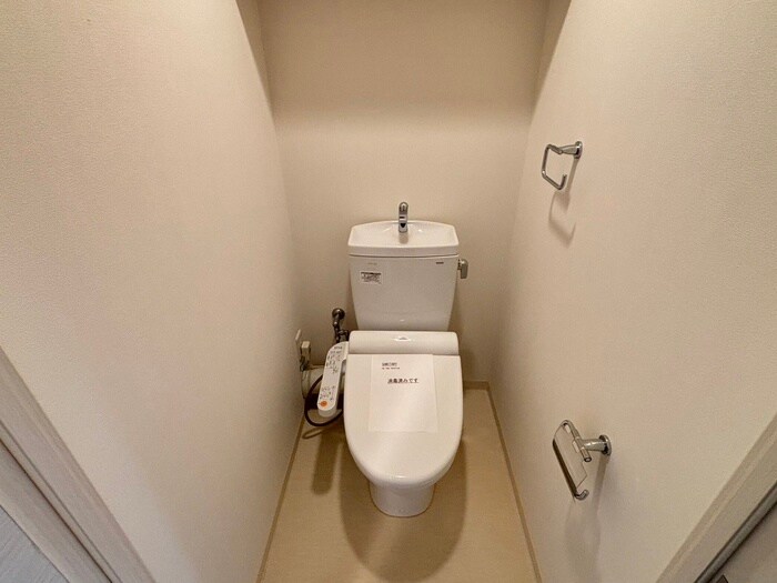 物件内観写真8　(トイレ)