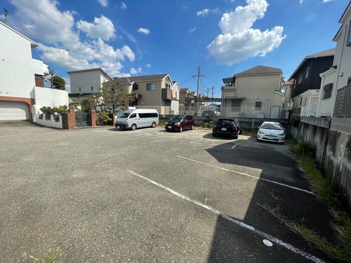 物件外観写真2　(駐車場)