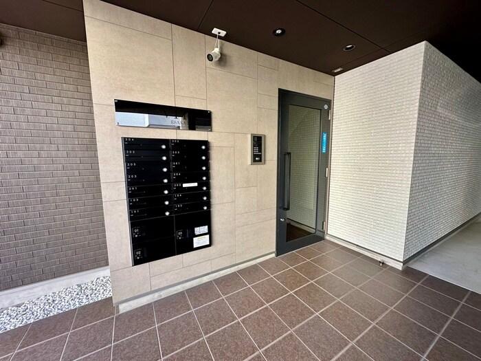 物件外観写真3　(エントランス部分)