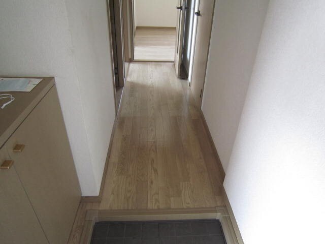 物件内観写真10　(玄関)