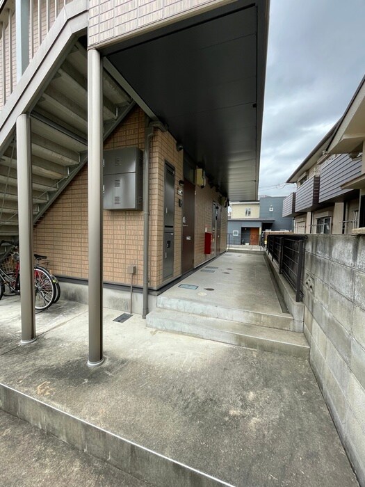 物件外観写真3　(エントランス部分)