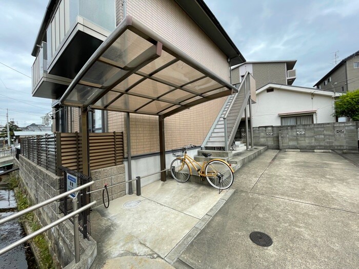 物件外観写真5　(駐輪場)