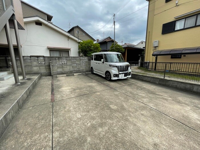 物件外観写真6　(駐車場)