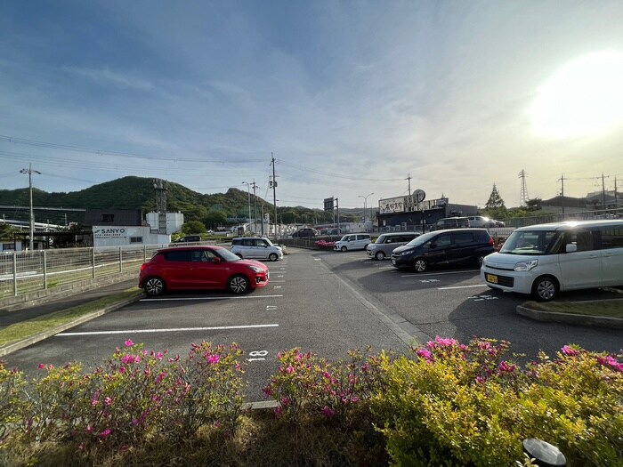物件外観写真4　(駐車場)