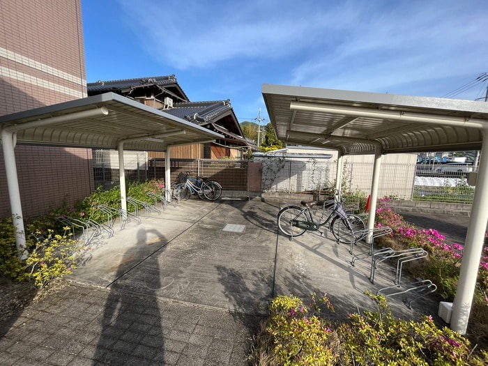 物件外観写真6　(駐輪場)