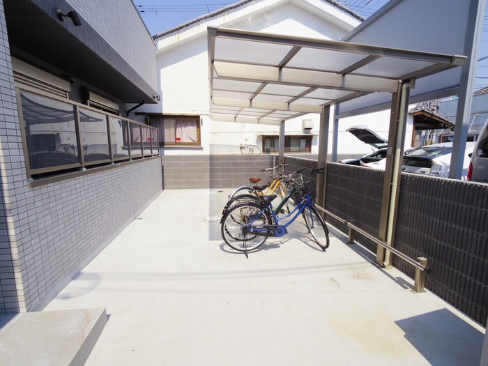 物件外観写真3　(駐輪場)