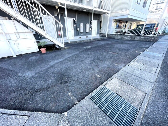 物件外観写真5　(駐車場)