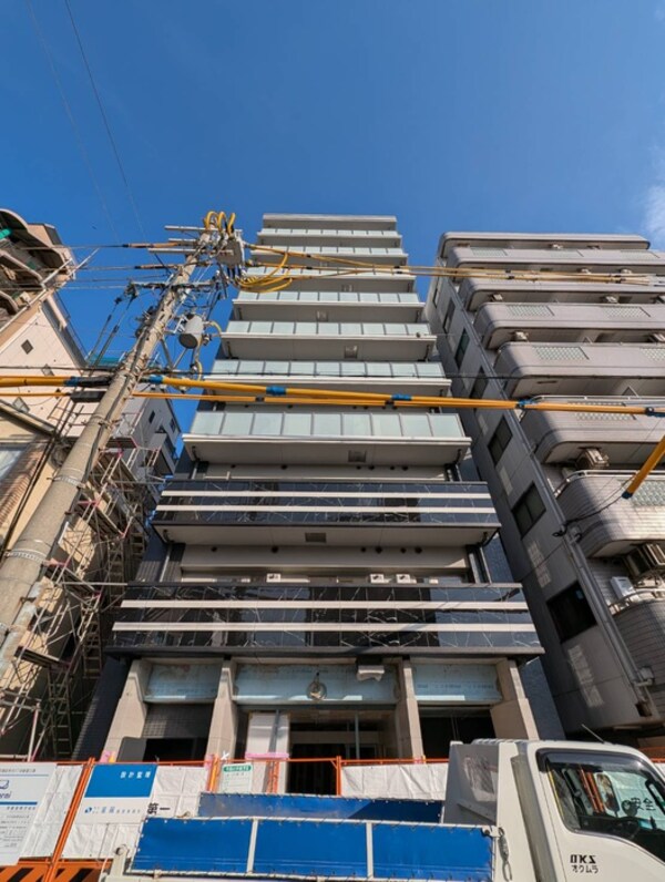 建築中