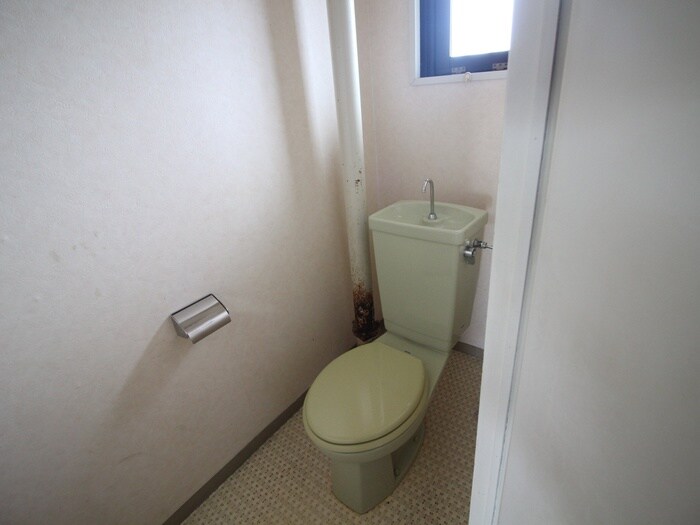 物件内観写真8　(トイレ)